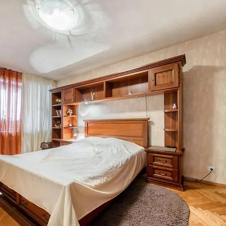 Maksima Tanka 4 Apartament